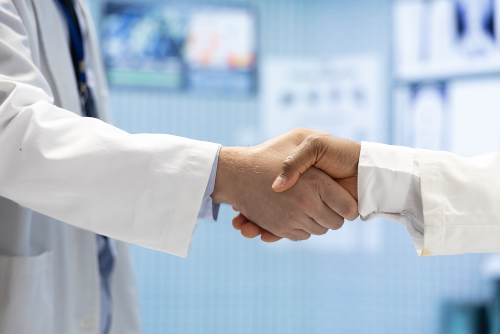 medical-staff-doing-handshake-end-cabinet-meeting